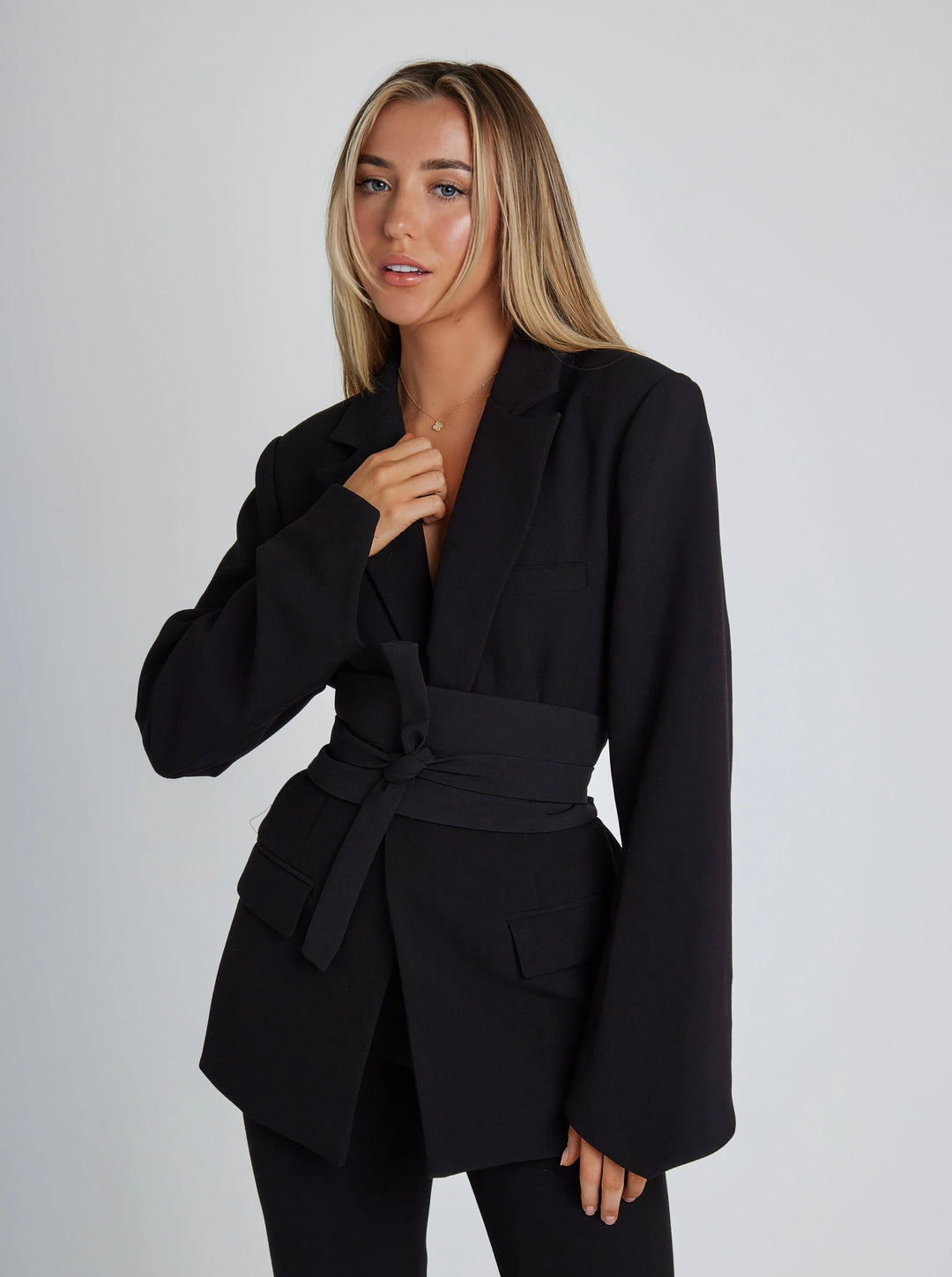 Moevama | Blazer élégant avec ceinture pour femmes