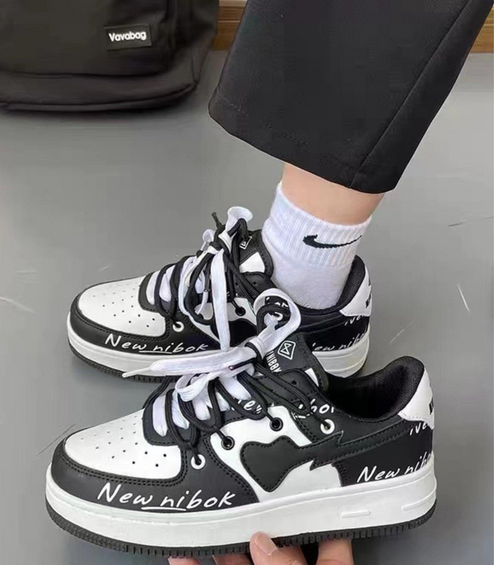 Raellera | Chaussures de sneakers avec design de cœur pour femmes