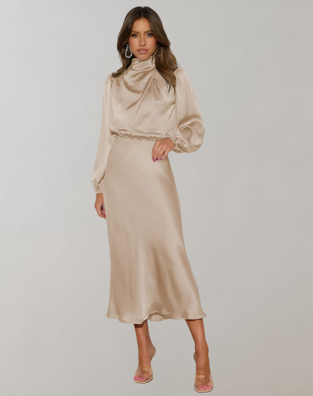 Vairana | Robe en satin à manches longues