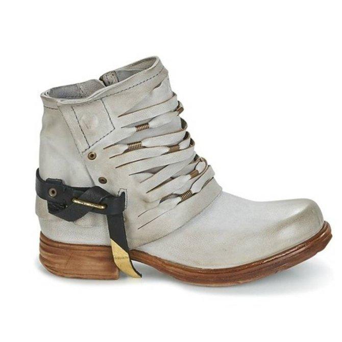 Ariala | Bottes en cuir rétro pour femmes