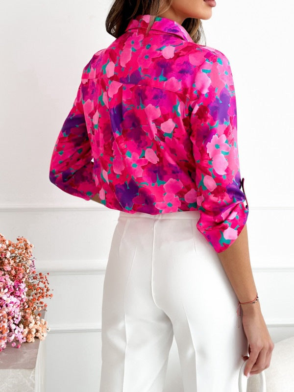 Vue de dos d’une chemise-blouse rose rouge avec motif abstrait moderne et coupe fluide élégante