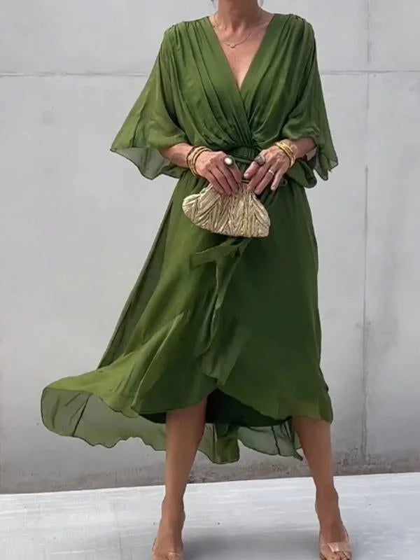 Robe portefeuille longue vert olive, col V et ceinture, vue de face, robe fluide femme avec pochette