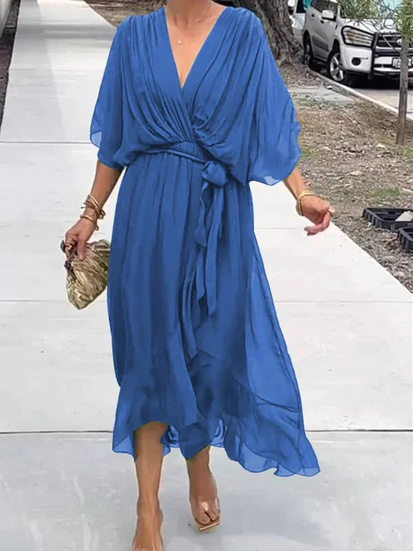 Robe longue bleu roi portefeuille, vue de face, coupe fluide, robe midi/maxi avec ceinture à la taille