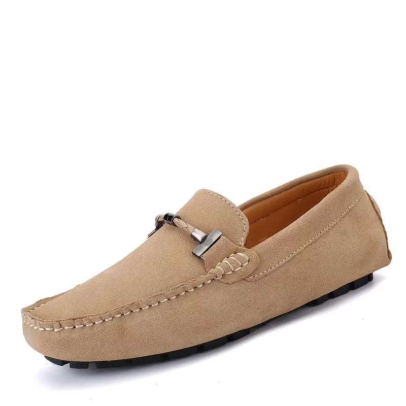 Mocassins khaki pour homme avec détail métallique, bout arrondi et semelle souple confortable