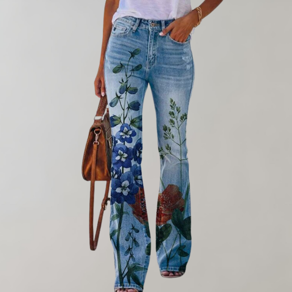 Jean imprimé pour femme avec motifs de fleurs bleues sur denim clair, style décontracté et tendance