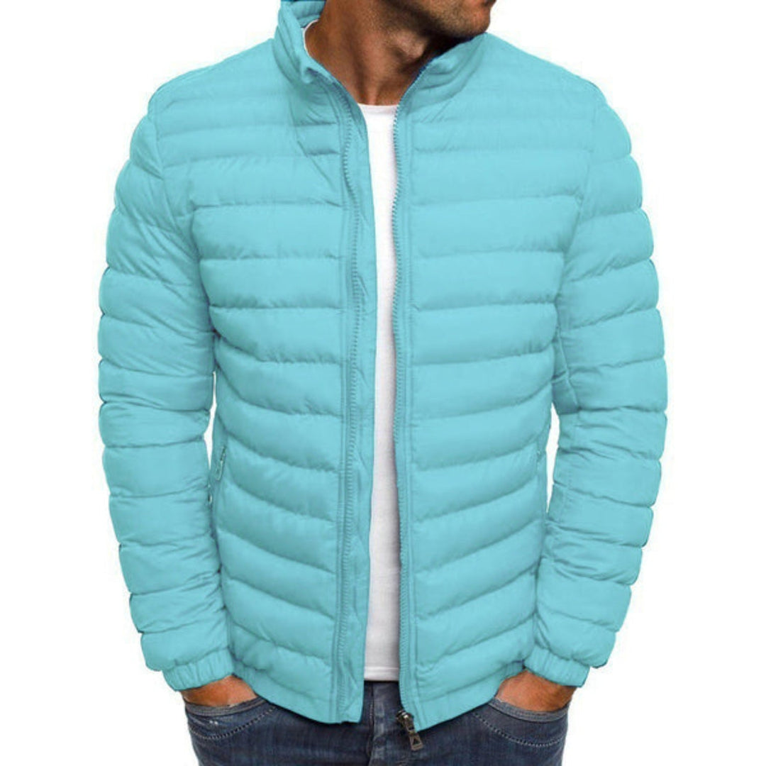 Doudoune légère pour homme en bleu clair, veste matelassée portée, vue de face