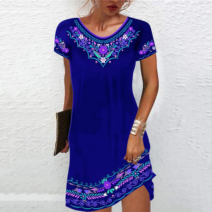 Robe élégante bleue pour femme avec broderies colorées, manches courtes et coupe fluide idéale pour un usage quotidien ou des sorties estivales