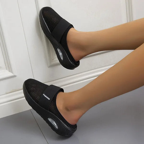 Sandales orthopédiques compensées noir pour femme avec coussin d’air au talon, semelle confortable et design sans lacets