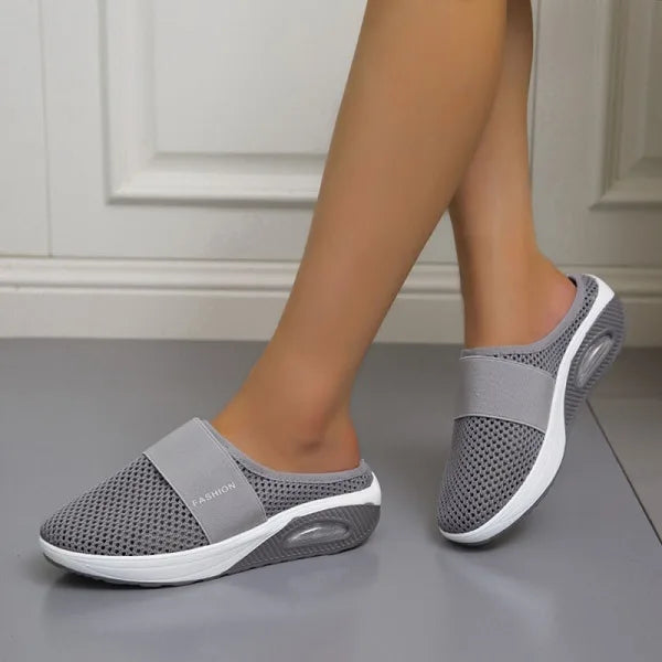 Sandales orthopédiques compensées gris foncé pour femme avec maille respirante et coussin d’air intégré
