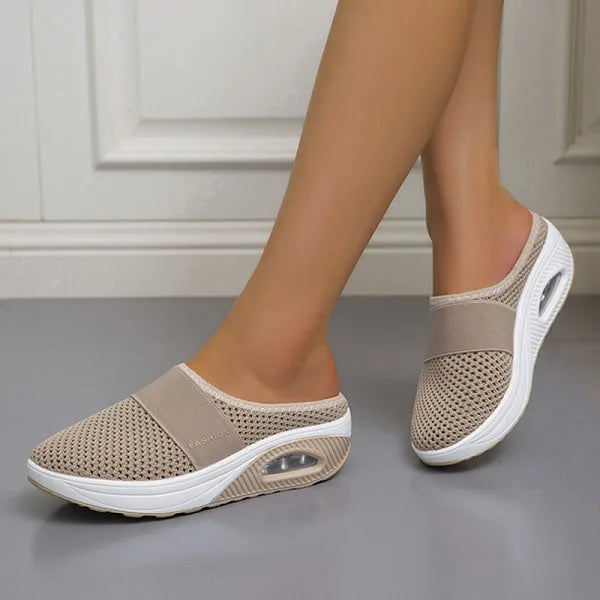 Sandales orthopédiques compensées beige pour femme avec semelle légère et coupe confortable pour le quotidien