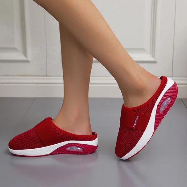 Sandales orthopédiques compensées rouge pour femme avec coussin d’air visible et design élégant