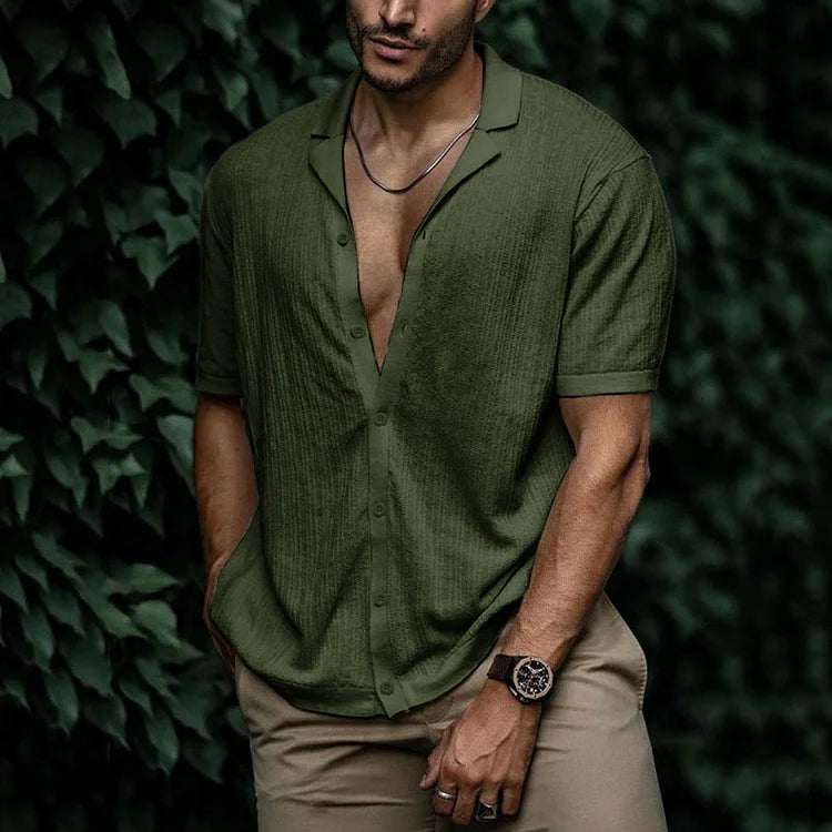 Chemise d'été en lin verte pour homme avec col ouvert, manches courtes et look naturel pour l'été