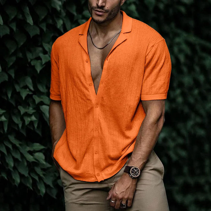 Chemise d'été en lin orange pour homme avec col ouvert, tissu respirant et style estival décontracté