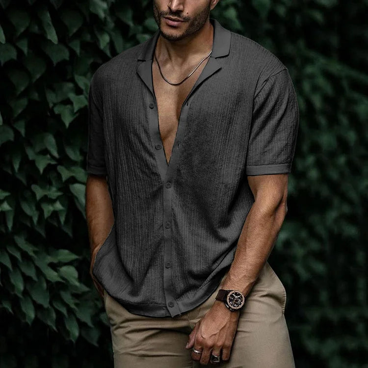 Chemise d'été en lin grise pour homme avec coupe confortable, manches courtes et design intemporel