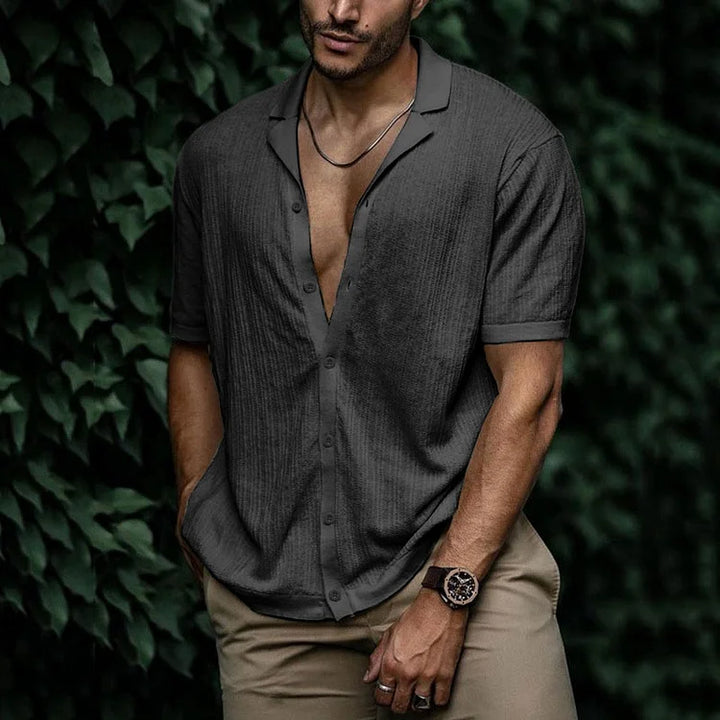Chemise d'été en lin grise pour homme avec coupe confortable, manches courtes et design intemporel