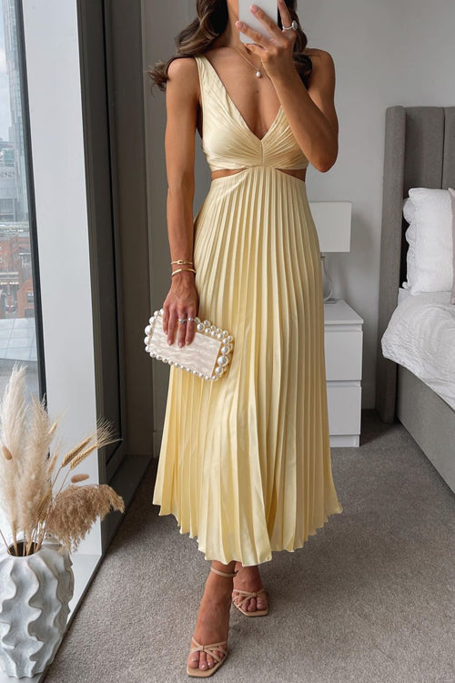 Liettasa robe midi d’été jaune pour femme avec jupe plissée, col en V et silhouette élégante portée en intérieur
