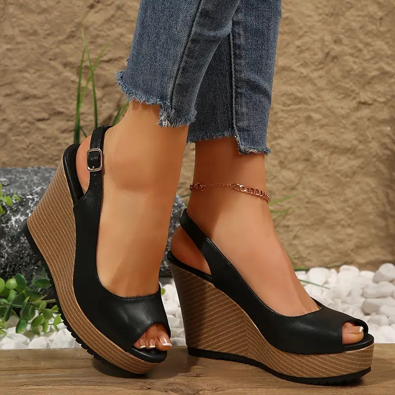 Sandales élégantes noir pour femme avec bout ouvert, talon compensé et style estival chic
