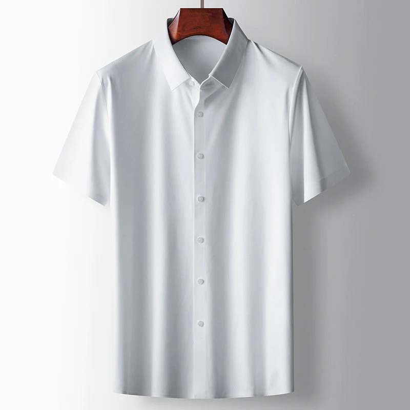 Polo homme blanc en soie avec boutons, manches courtes et design intemporel