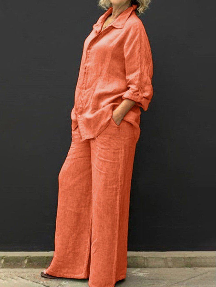 Ensemble femme corail en coton et lin avec chemise ample à manches longues et pantalon large, présenté de profil dans une coupe confortable.