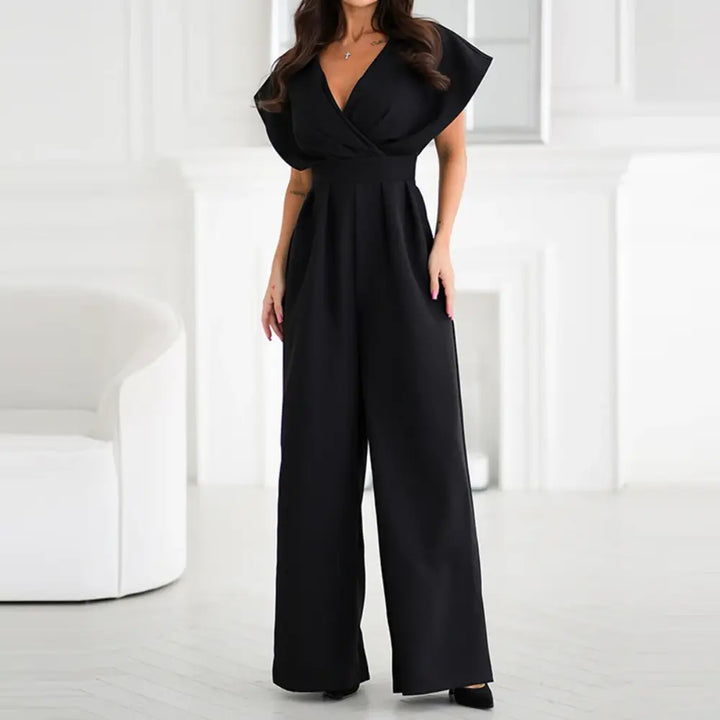 Combinaison élégante noir pour femme avec jambes larges, décolleté croisé et coupe fluide sophistiquée