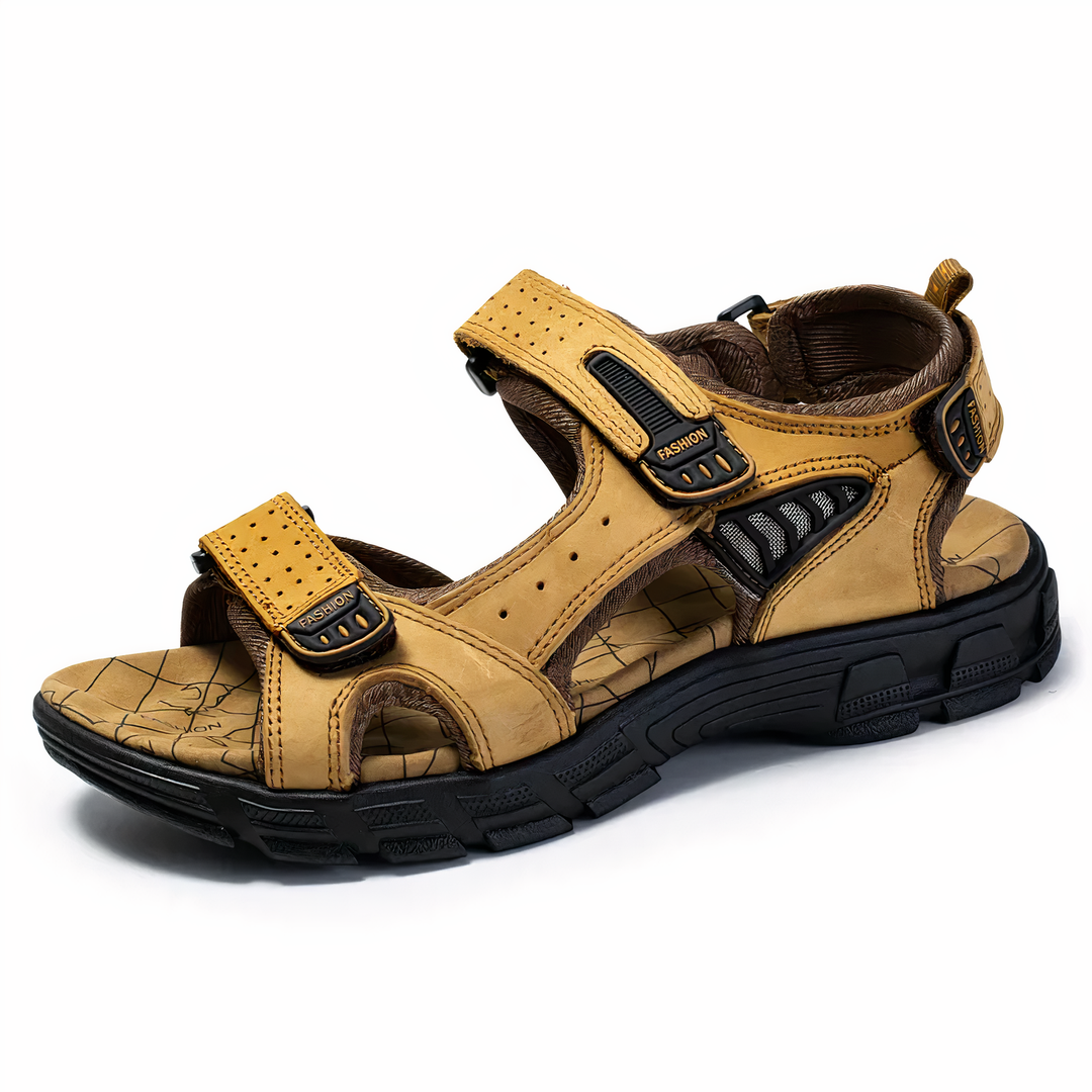 Sandales orthopédiques couleur tan pour homme avec brides multiples, semelle confortable et style estival décontracté