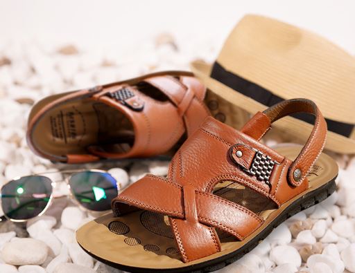 Sandales orthopédiques en cuir marron pour homme avec brides ajustables et design ouvert pour un confort estival