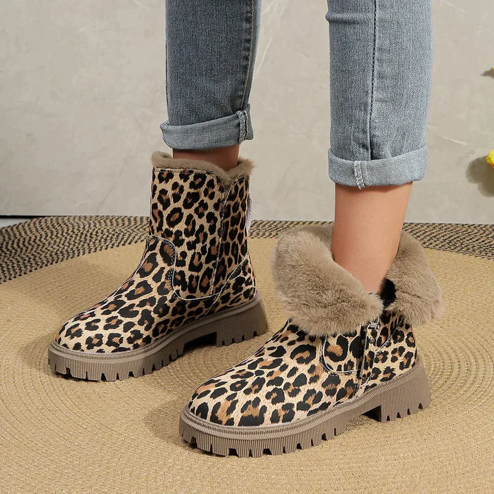 Détails des bottes femme léopard Rariasa, imprimé animal chic et finitions modernes