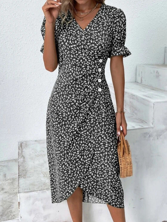 Robe d’été midi fleurie noir pour femme avec imprimé floral blanc, manches courtes et coupe fluide élégante