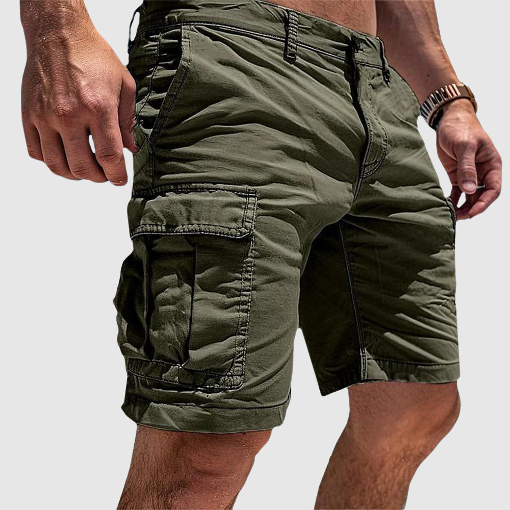 Short cargo vert pour homme avec poches fonctionnelles, coupe bermuda et look outdoor moderne