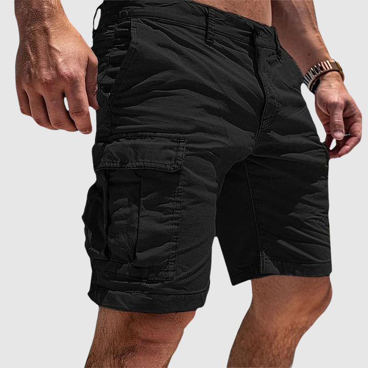 Short cargo noir pour homme avec multiples poches, coupe confortable et style urbain pratique