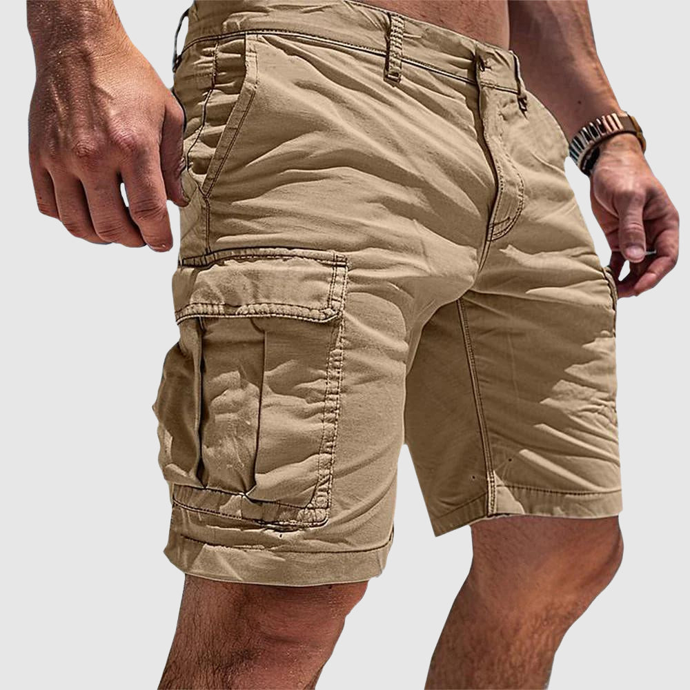 Short cargo beige pour homme avec poches latérales spacieuses et coupe décontractée pour l’été