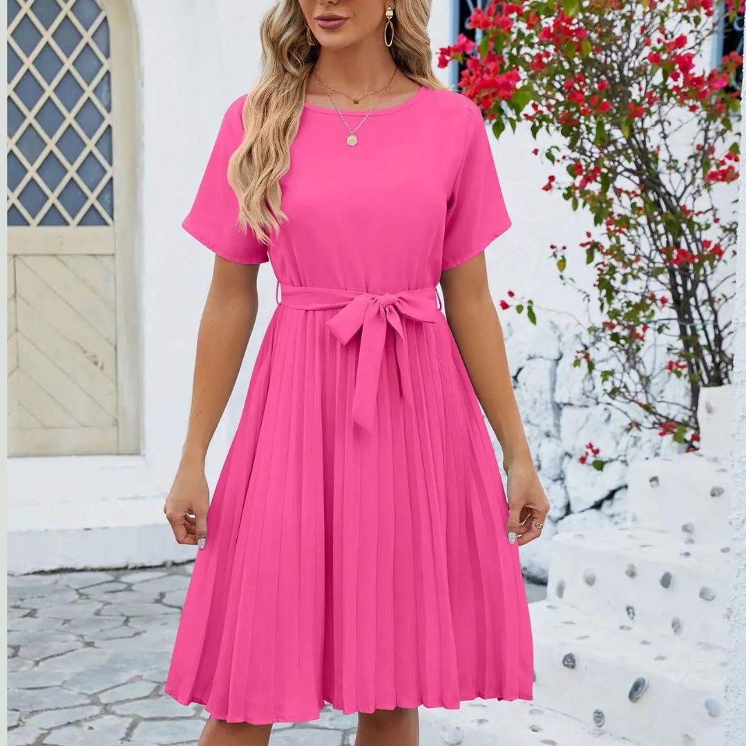 Robe midi plissée rose pour femme avec taille ajustable et silhouette élégante