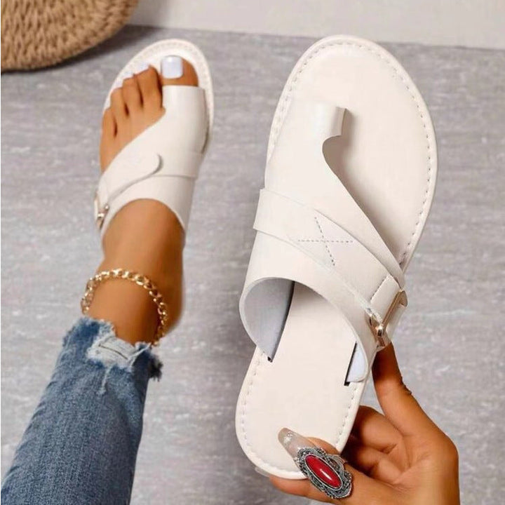 Sandales orthopédiques blanc pour femme avec bride large, semelle plate confortable et style estival