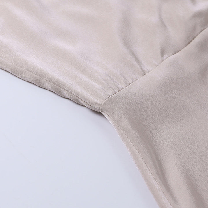 Vue détaillée du corsage beige de la robe de soirée maxi pour femme avec fines bretelles