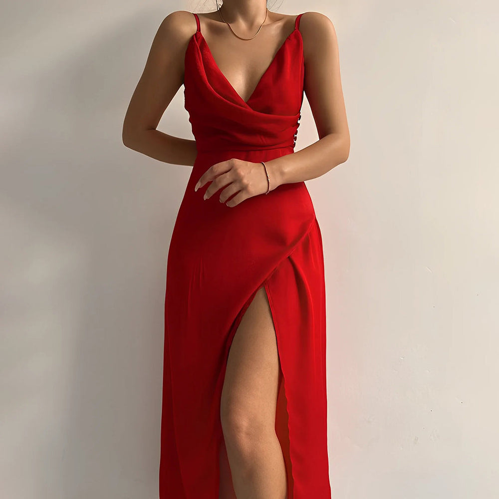 Robe de soirée maxi rouge pour femme avec décolleté croisé, fente latérale et silhouette raffinée