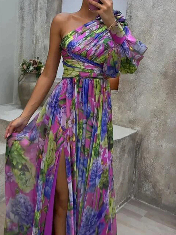 Moanaxa | Maxi-robe avec fente latérale sexy et une manche en imprimé violet