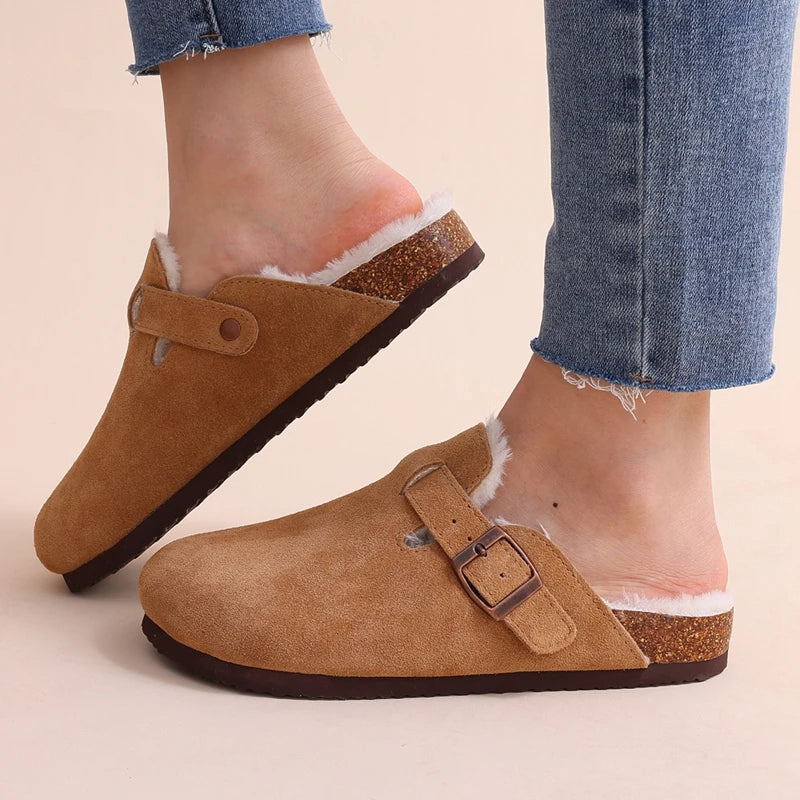 Seinara mules pour femmes en brun avec semelle confortable, vue latérale portée