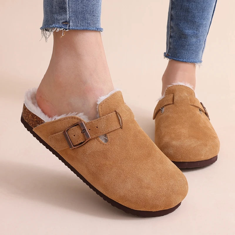 Seinara mules confortables pour femmes en brun, portées à la maison, vue arrière