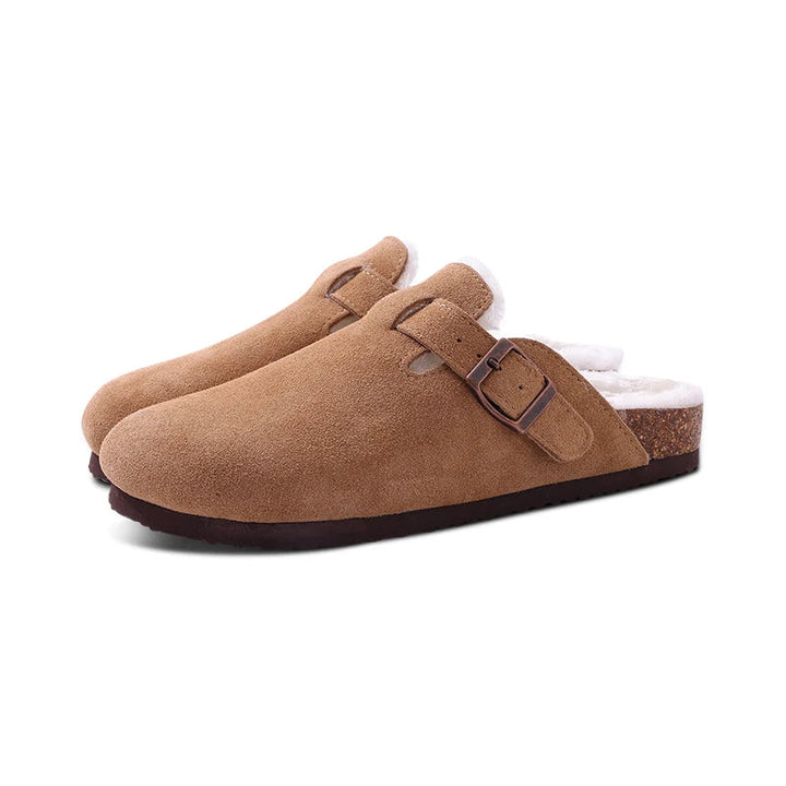 Seinara mules douillettes pour femmes en brun, portées avec un jean, style casual chic