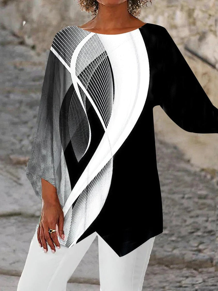 Vue de côté d’une tunique géométrique noir et blanc pour femme avec manches longues, motif graphique contemporain et silhouette raffinée