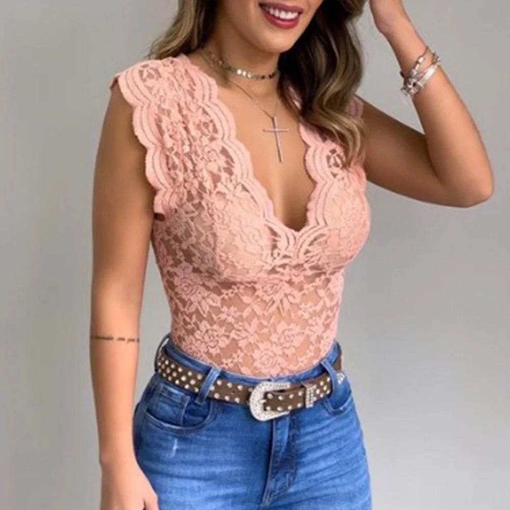 Blouse sans manches rose pour femme avec dentelle florale, décolleté en V profond et coupe ajustée élégante