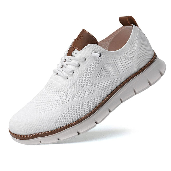 Baskets blanc pour homme avec maille respirante, détails marron et semelle flexible confortable