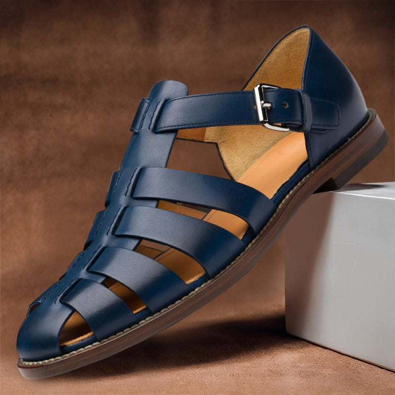 Sandales bleu foncé pour homme avec brides croisées, semelle légère et style moderne estival