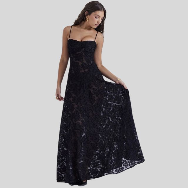 Veelleara | Maxi robe près du cou en dentelle avec encolure carrée