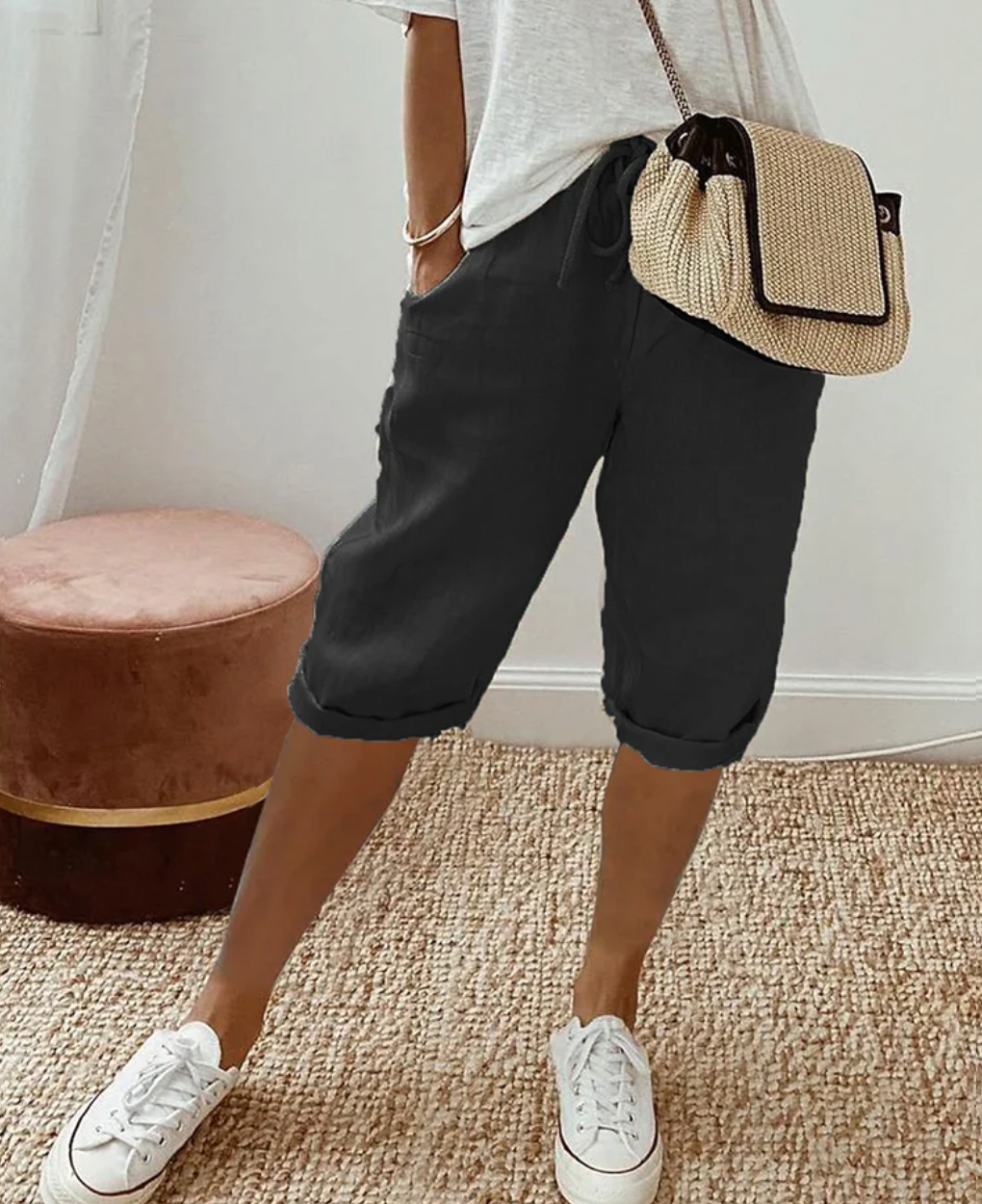 Short en lin noir pour homme avec longueur genou, tissu respirant et allure décontractée raffinée