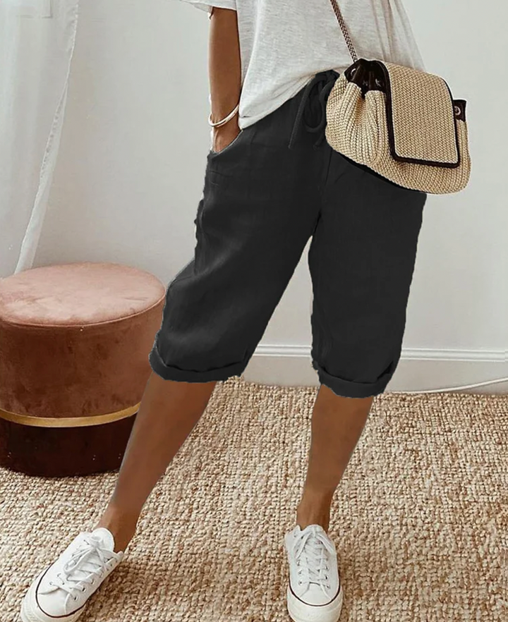 Short en lin noir pour homme avec longueur genou, tissu respirant et allure décontractée raffinée