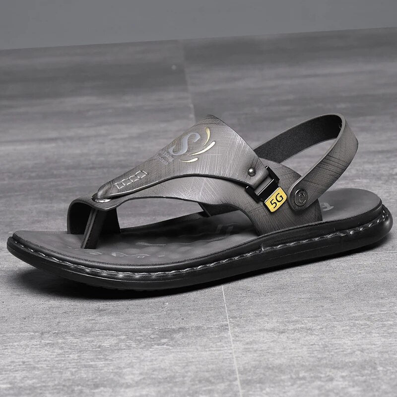 Vue latérale de sandales orthopédiques noir avec semelle ergonomique, bout ouvert et style décontracté