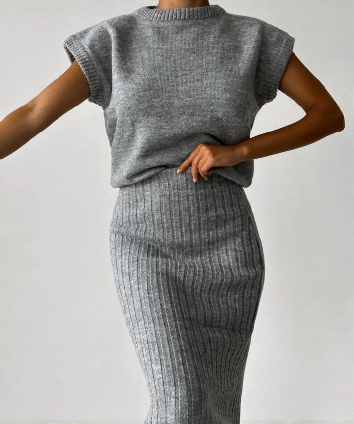 Alinexa | Ensemble deux pièces composé d'un cardigan sans manches et d'une jupe tricotée