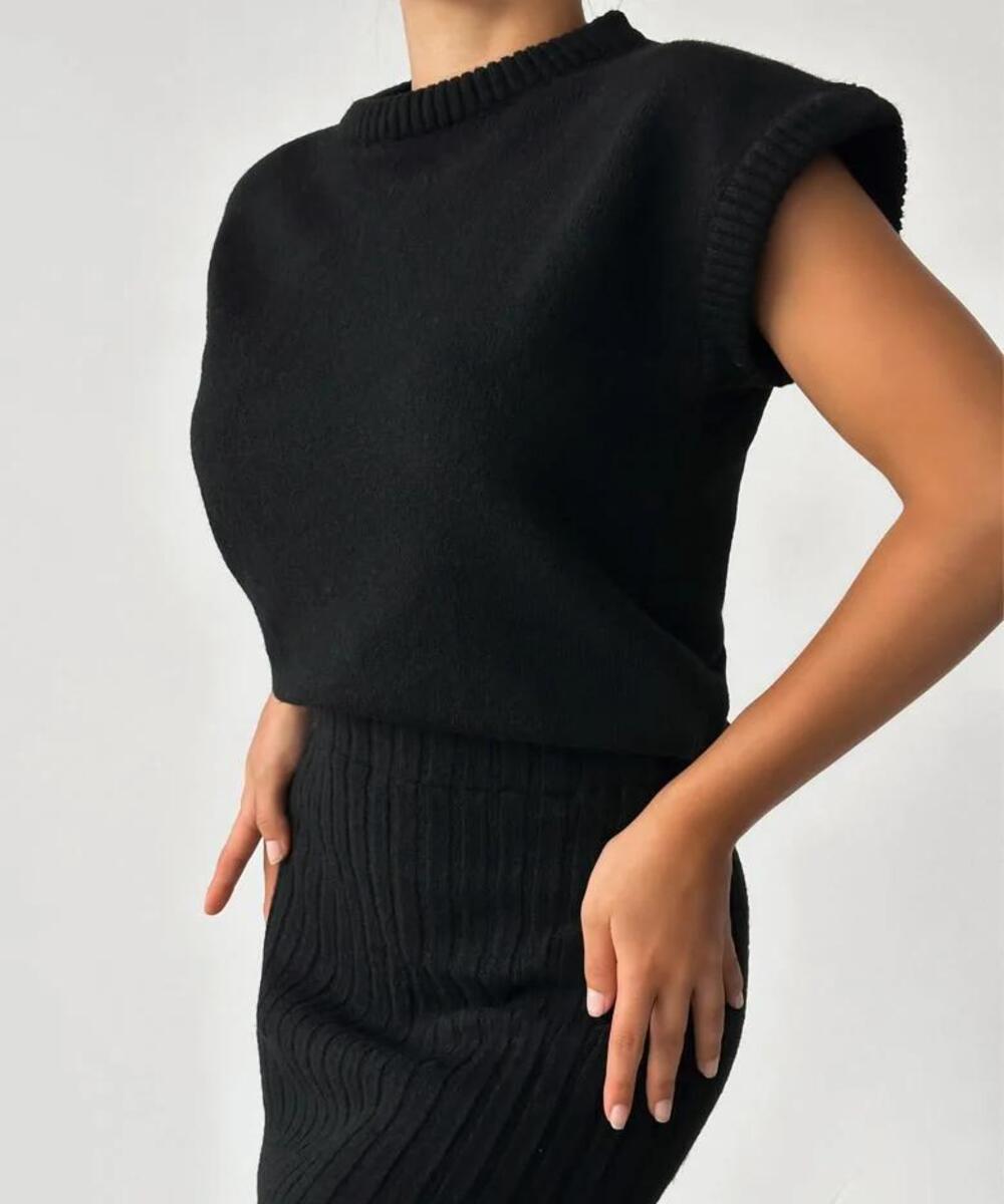 Alinexa | Ensemble deux pièces composé d'un cardigan sans manches et d'une jupe tricotée