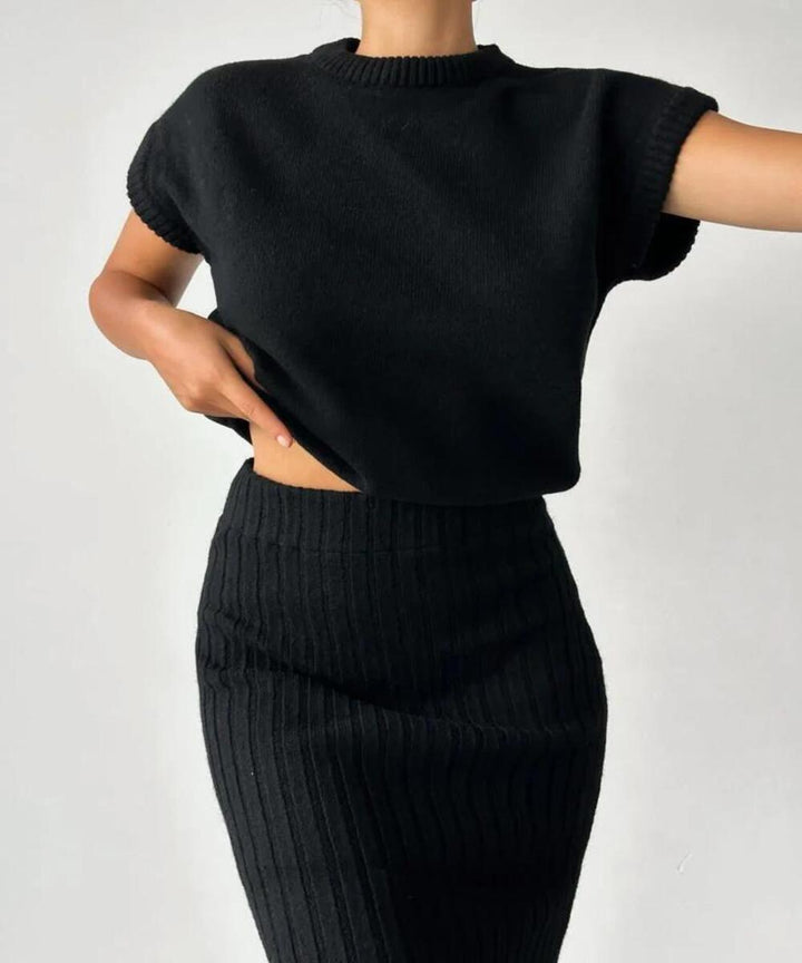 Alinexa | Ensemble deux pièces composé d'un cardigan sans manches et d'une jupe tricotée